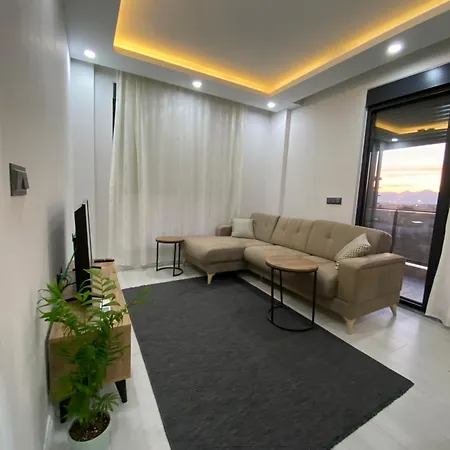 Havalimanina Yakin Havuzlu 1+1 Lux Apartment