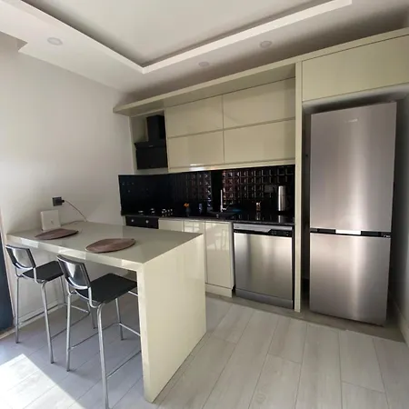 Havalimanina Yakin Havuzlu 1+1 Lux Apartment *
